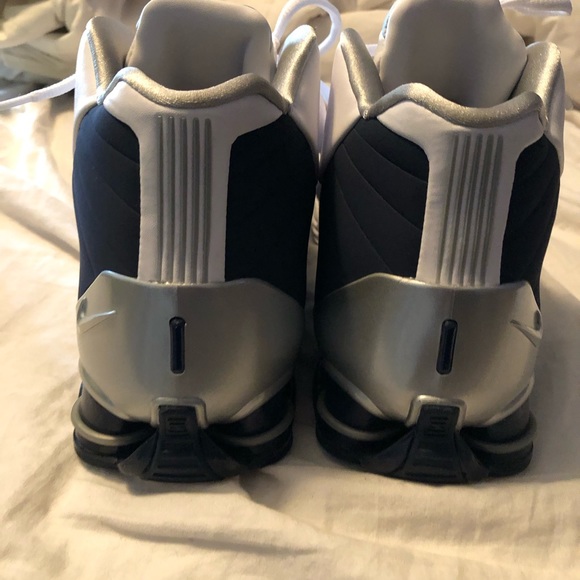 Athletic_Shoes